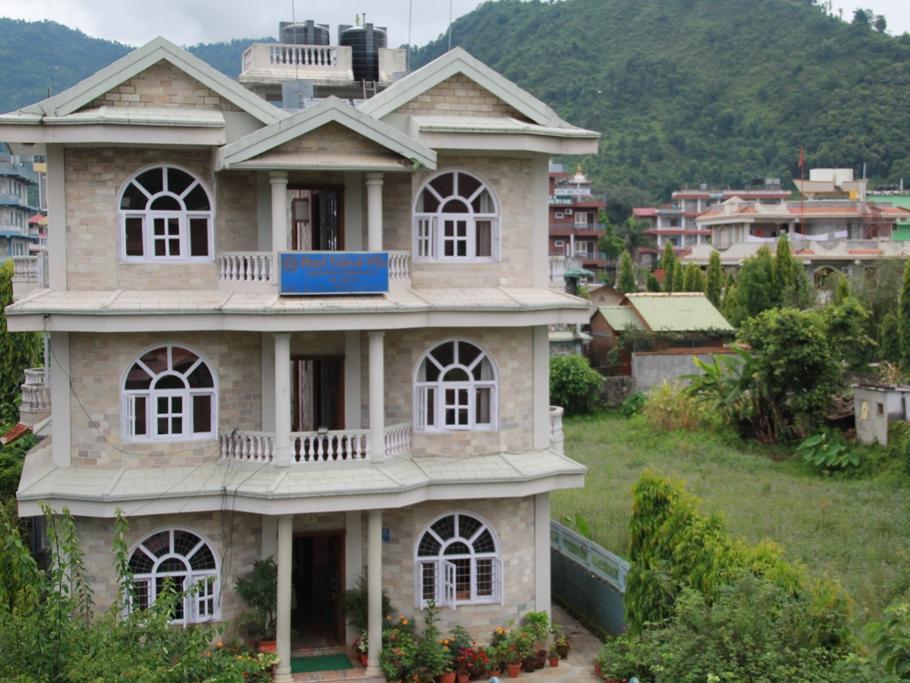 Hotel Fishtail Villa Pokhara Exteriör bild